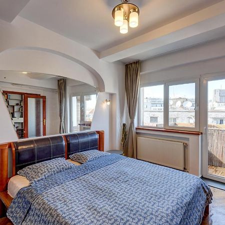 Old Town Home Library Бухарест Экстерьер фото